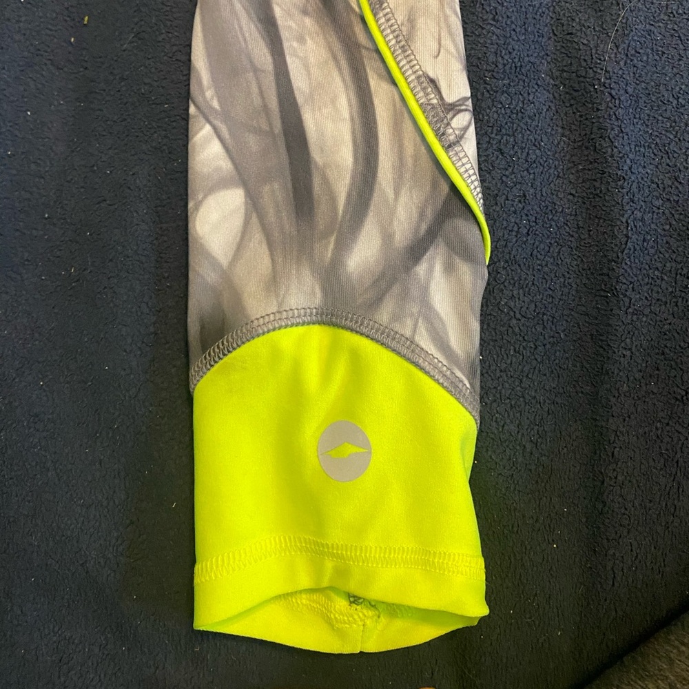 Workout Capris - Picture 4 of 6